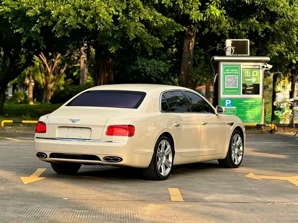 Bentley Flying Spur — миниатюра 4
