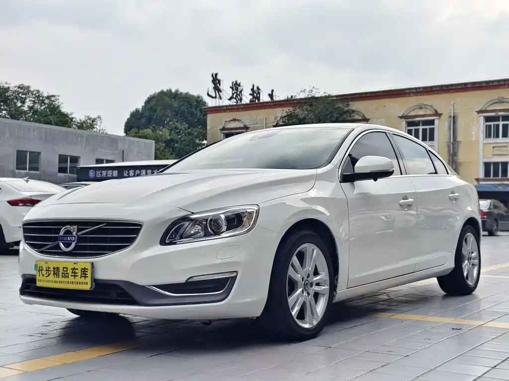 Купить Volvo S60