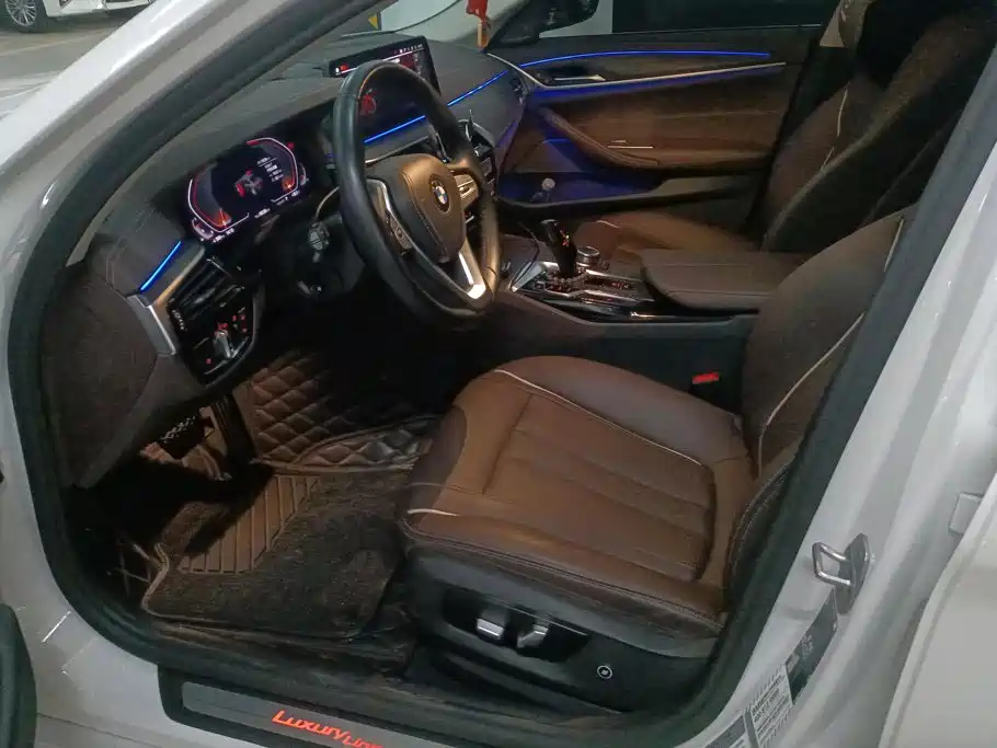 BMW 5 Series — миниатюра 9