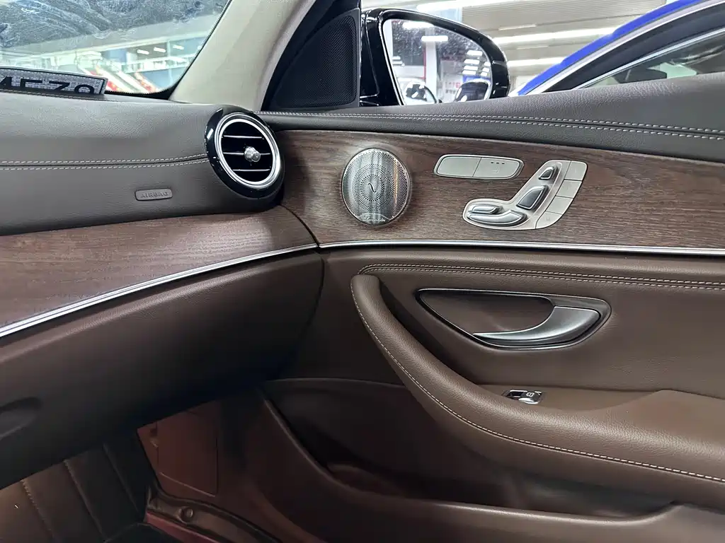 Mercedes-Benz E-Class 2023 — фото 8
