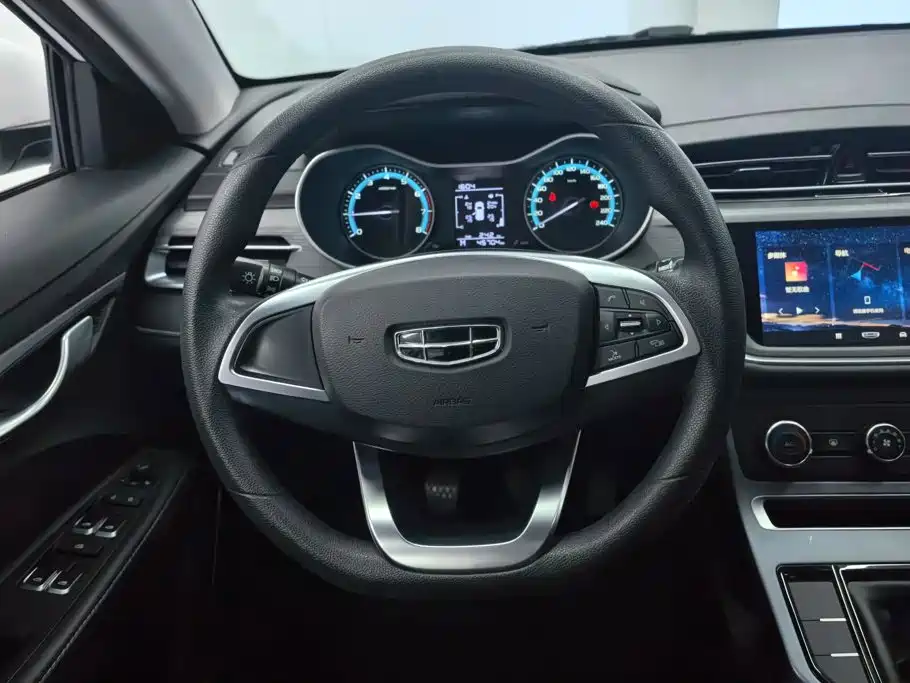 Geely Emgrand 2021 — фото 15