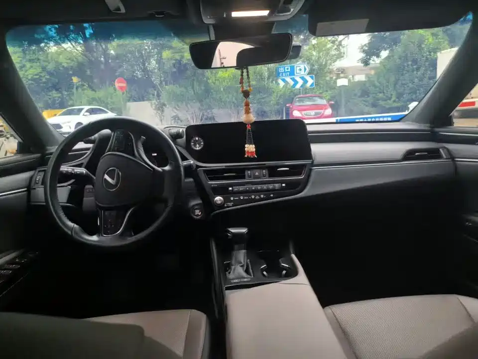 Lexus ES — миниатюра 7