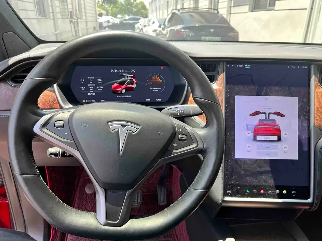 Tesla Model X — миниатюра 7