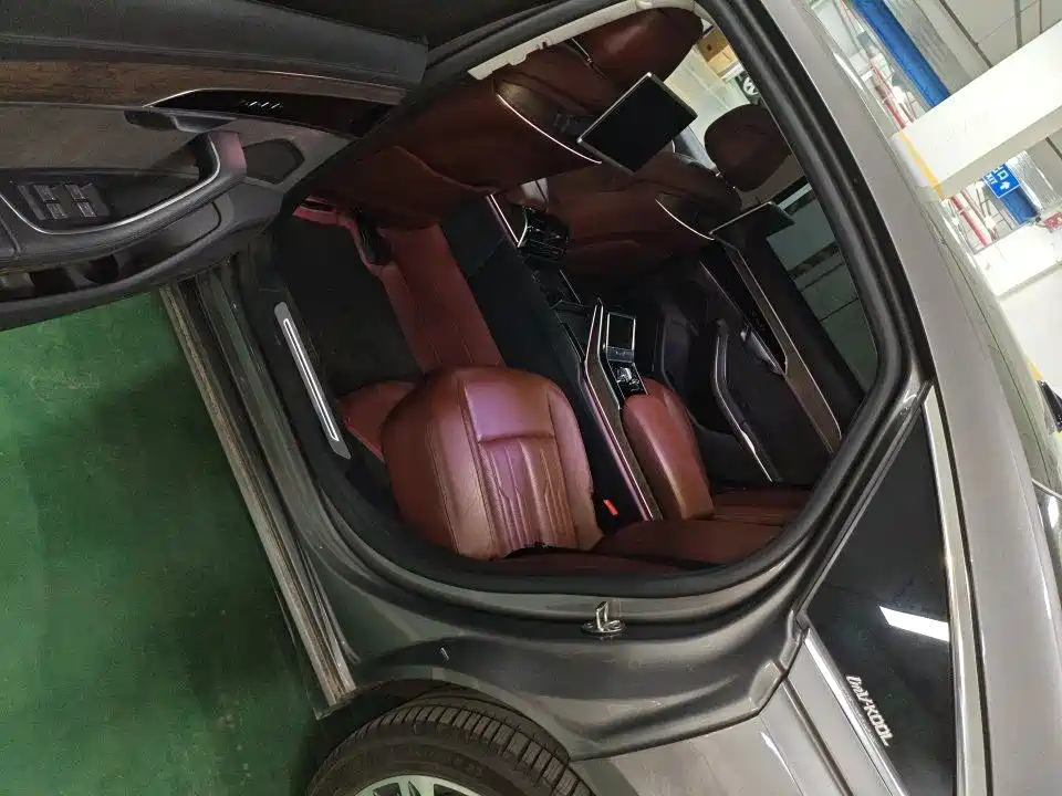 Audi A8 — миниатюра 8