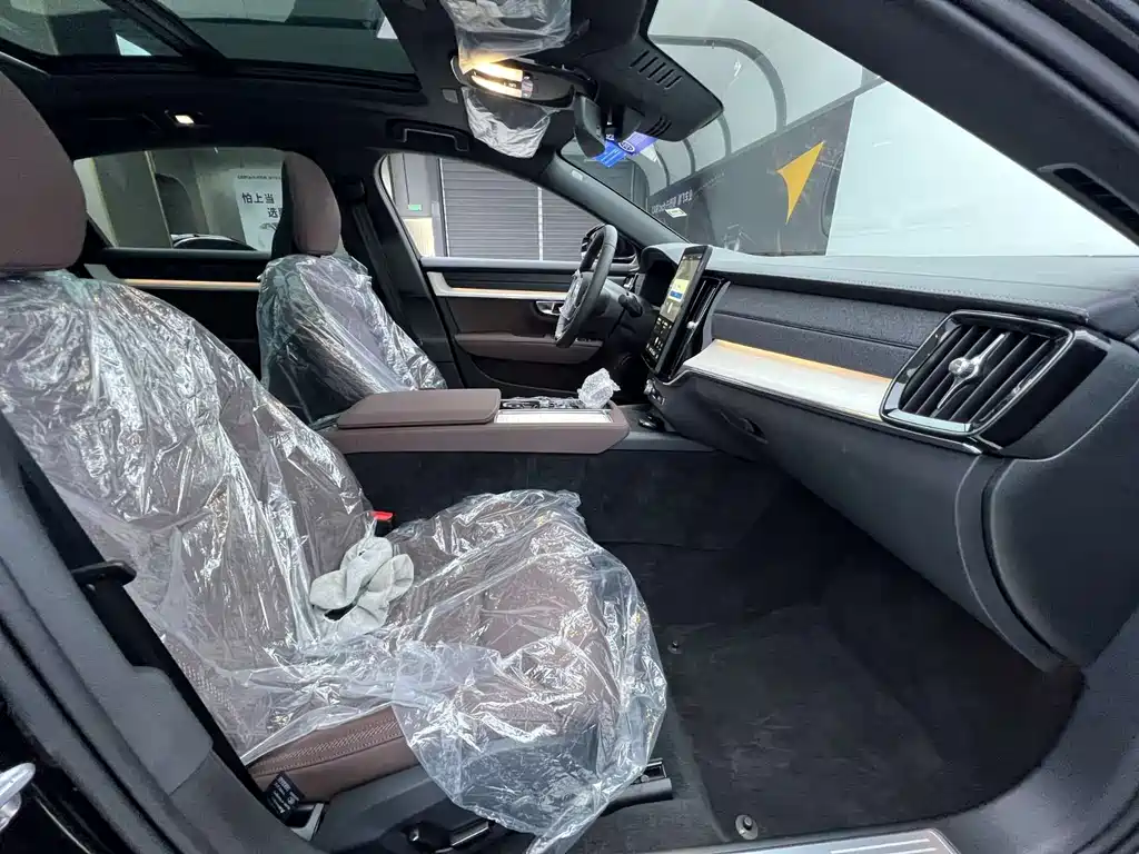 Volvo S90 2026 B5 Luxury
