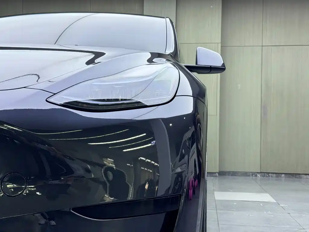 Tesla Model Y — миниатюра 7