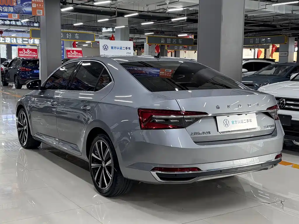 Skoda Superb — миниатюра 7