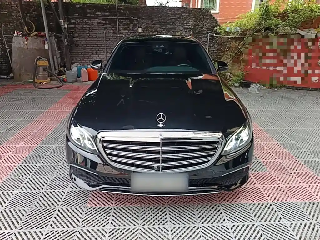 Mercedes-Benz E-Class — миниатюра 3