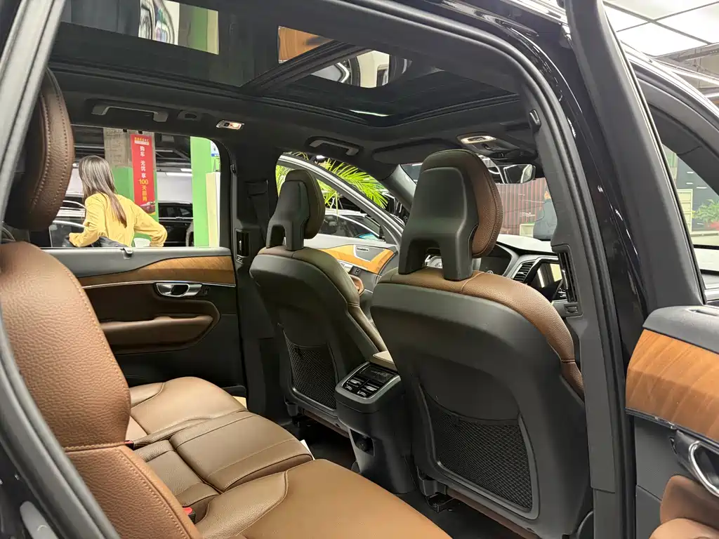 Volvo XC90 — миниатюра 9