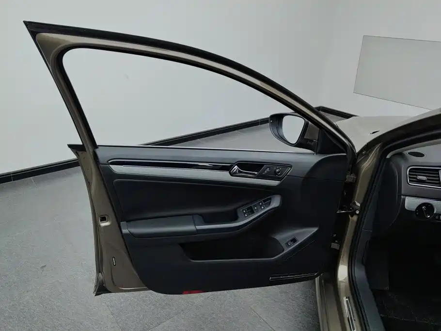 Volkswagen Sagitar — миниатюра 7