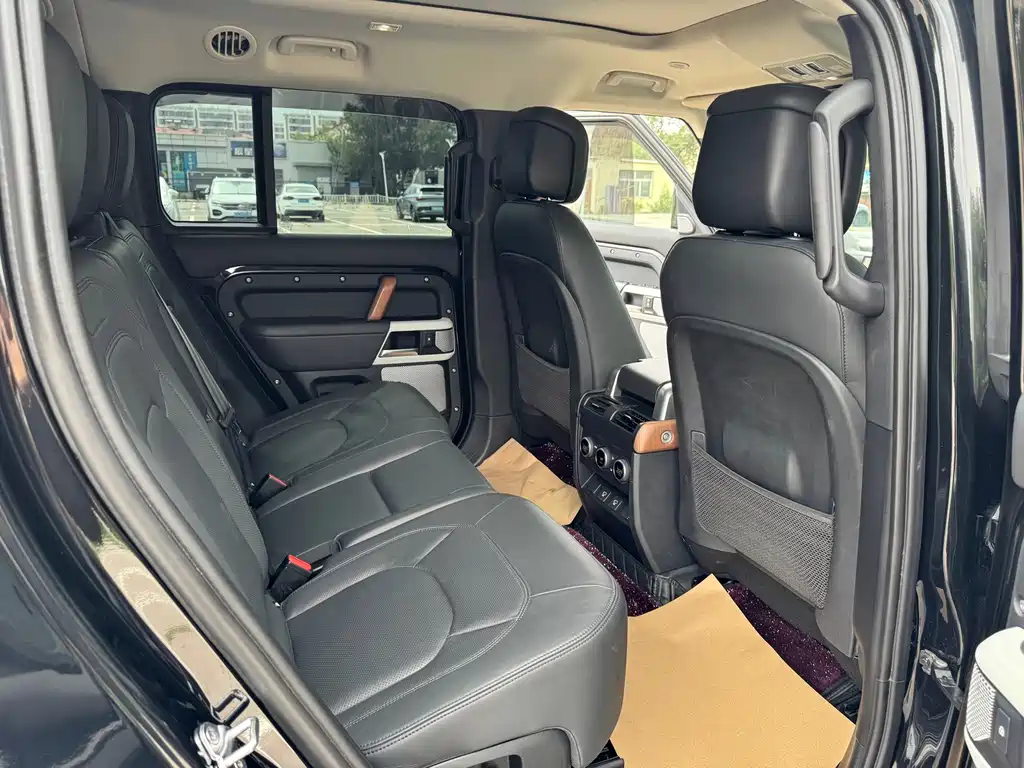 Land Rover Defender — миниатюра 18