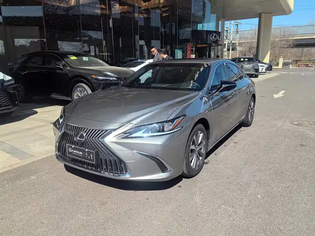 LEXUS ES 2020