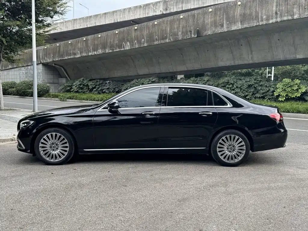 Mercedes-Benz E-Class — миниатюра 21