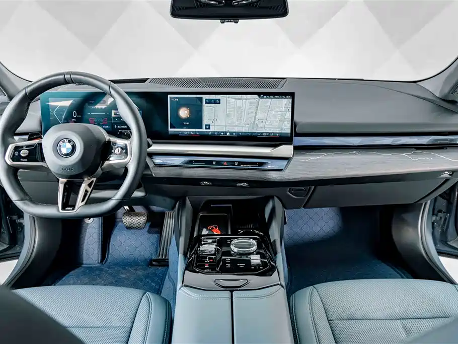 BMW 5 Series — миниатюра 13
