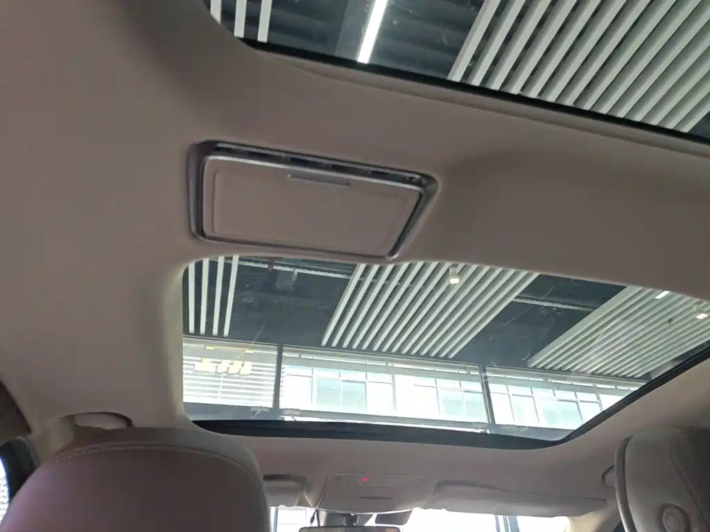 Mercedes-Benz E-Class — миниатюра 11
