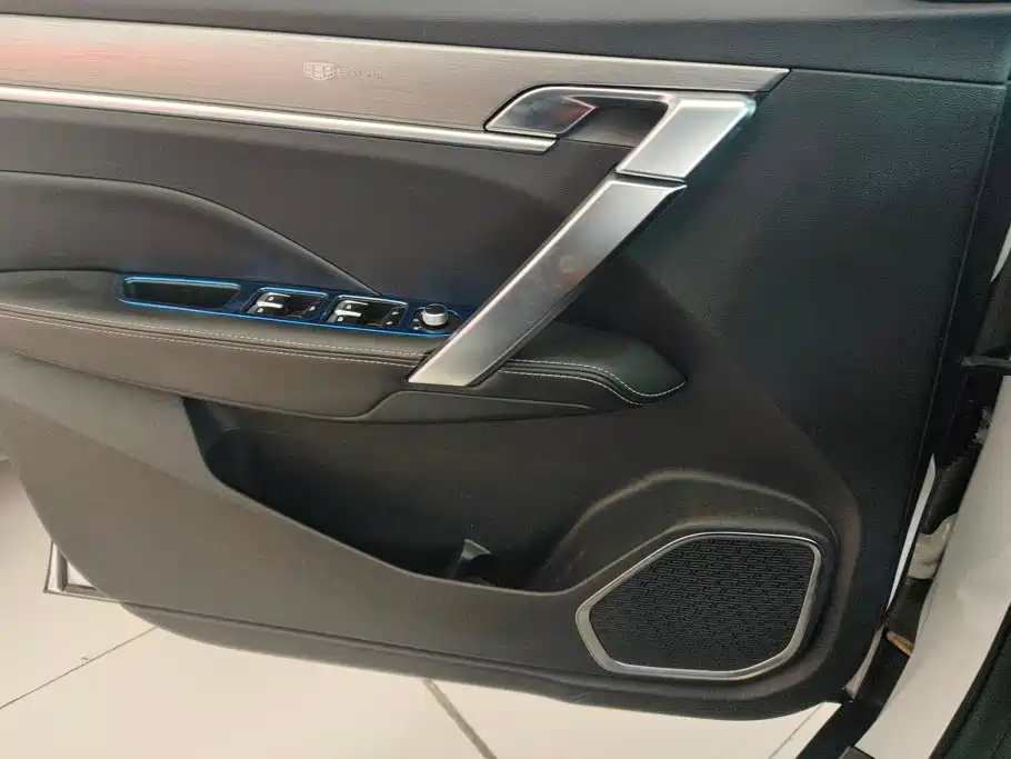 Geely Binyue — миниатюра 7