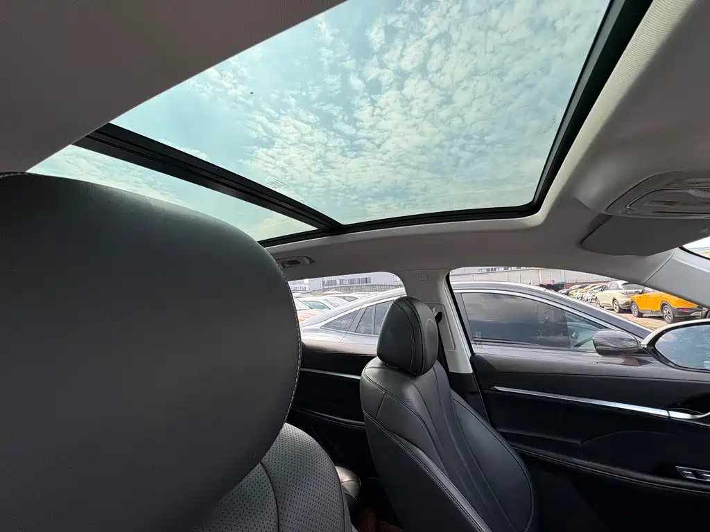 Roewe RX5 MAX — миниатюра 13