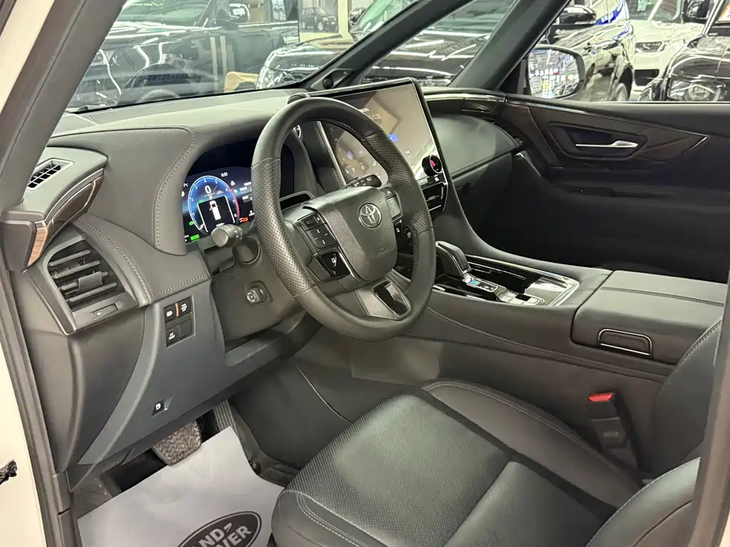 Toyota Alphard — миниатюра 6