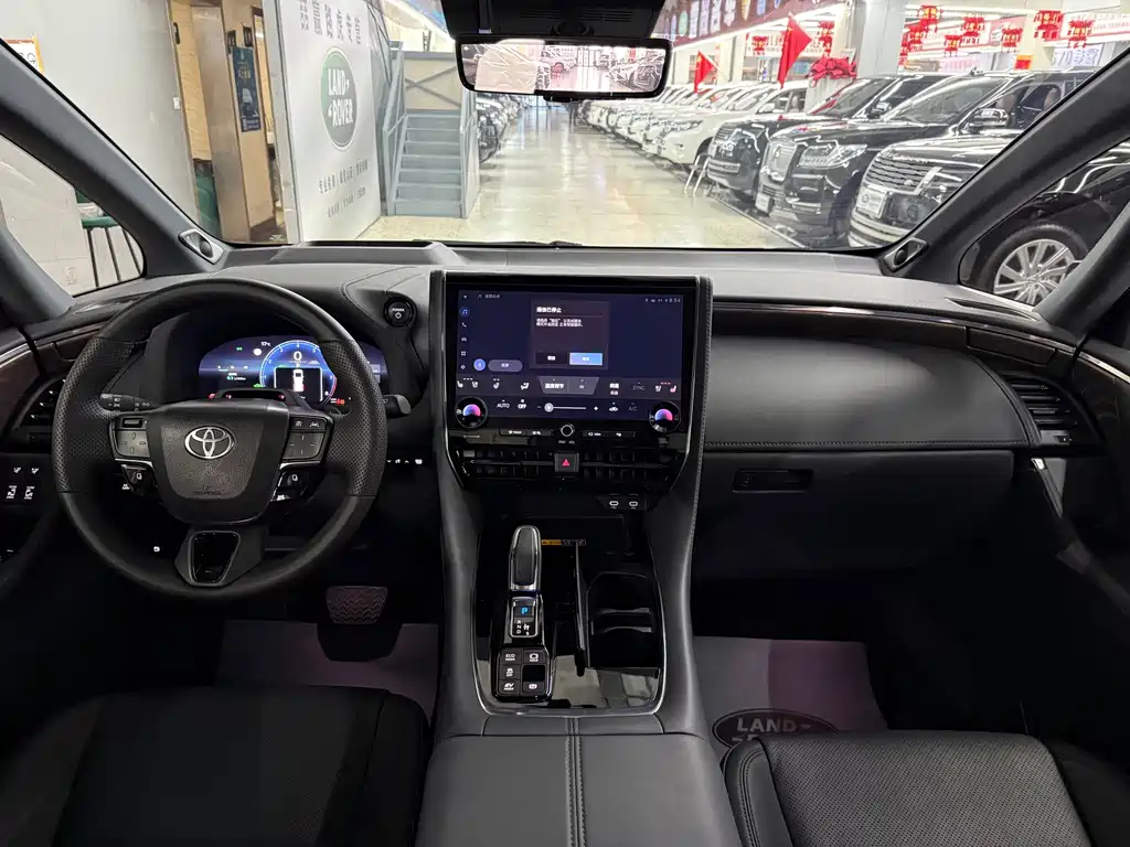 Toyota Alphard — миниатюра 8