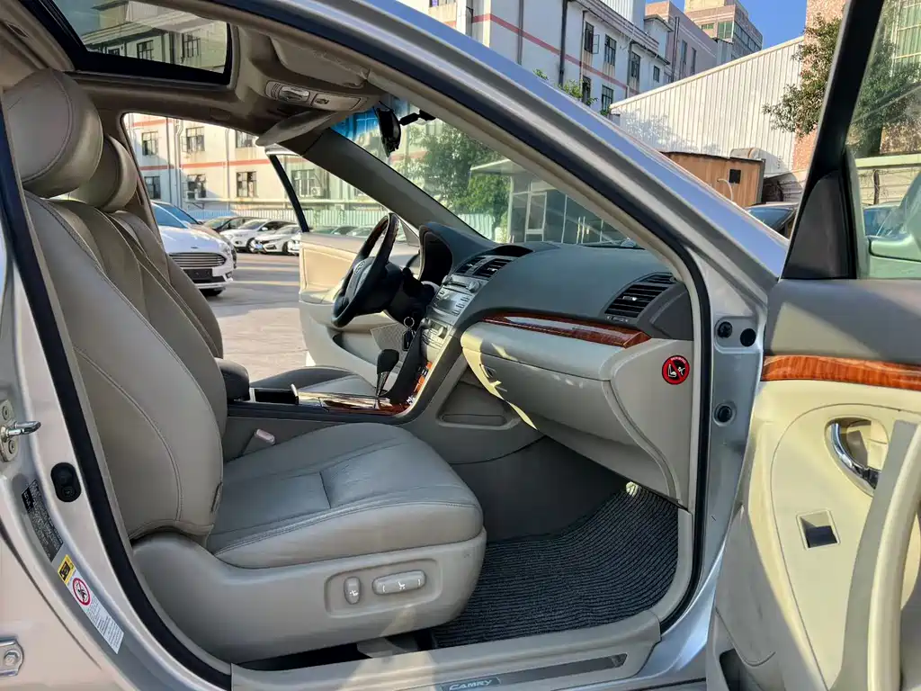 Toyota Camry — миниатюра 4