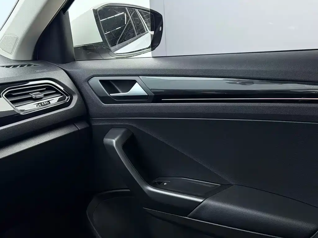 VOLKSWAGEN T ROC EXPLORING SONGS