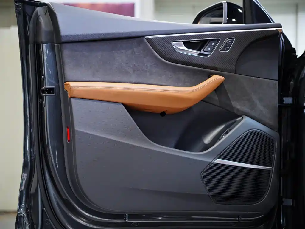 Audi RS Q8 — миниатюра 13
