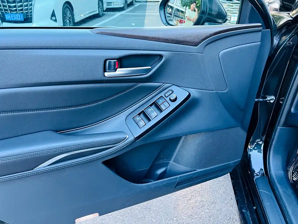 Toyota Avalon — миниатюра 10