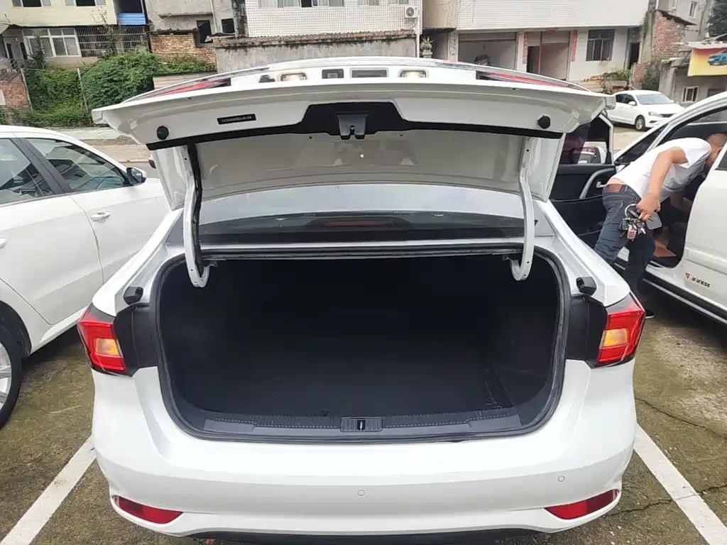 Roewe i5 — миниатюра 19