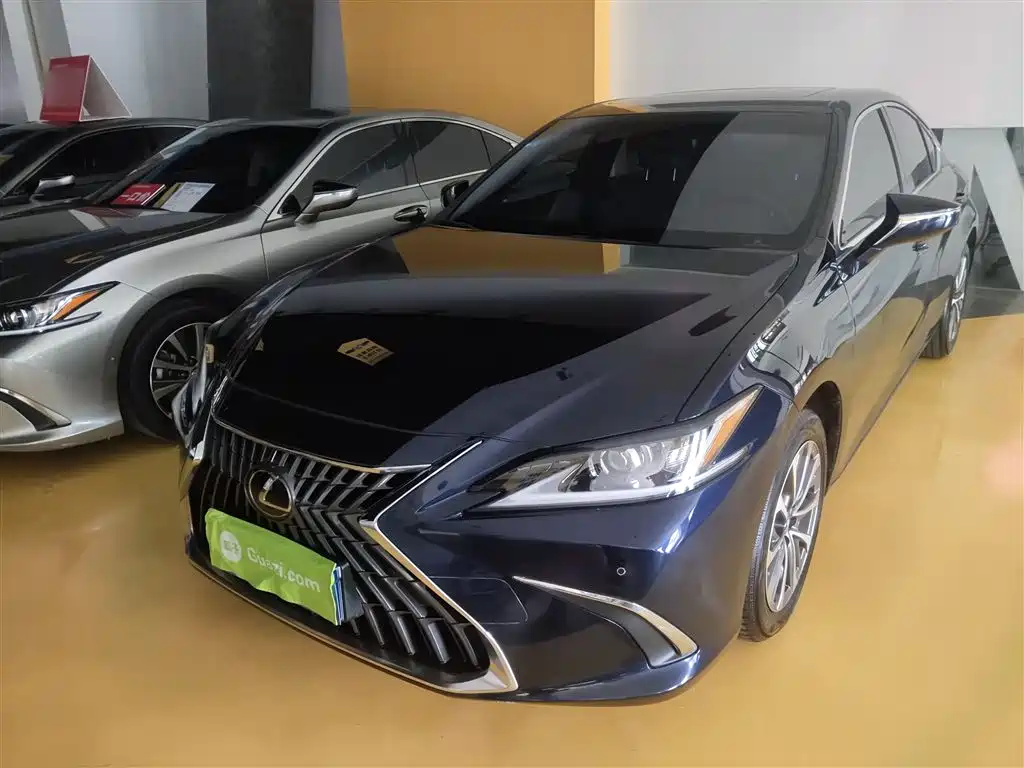 Lexus ES 2024