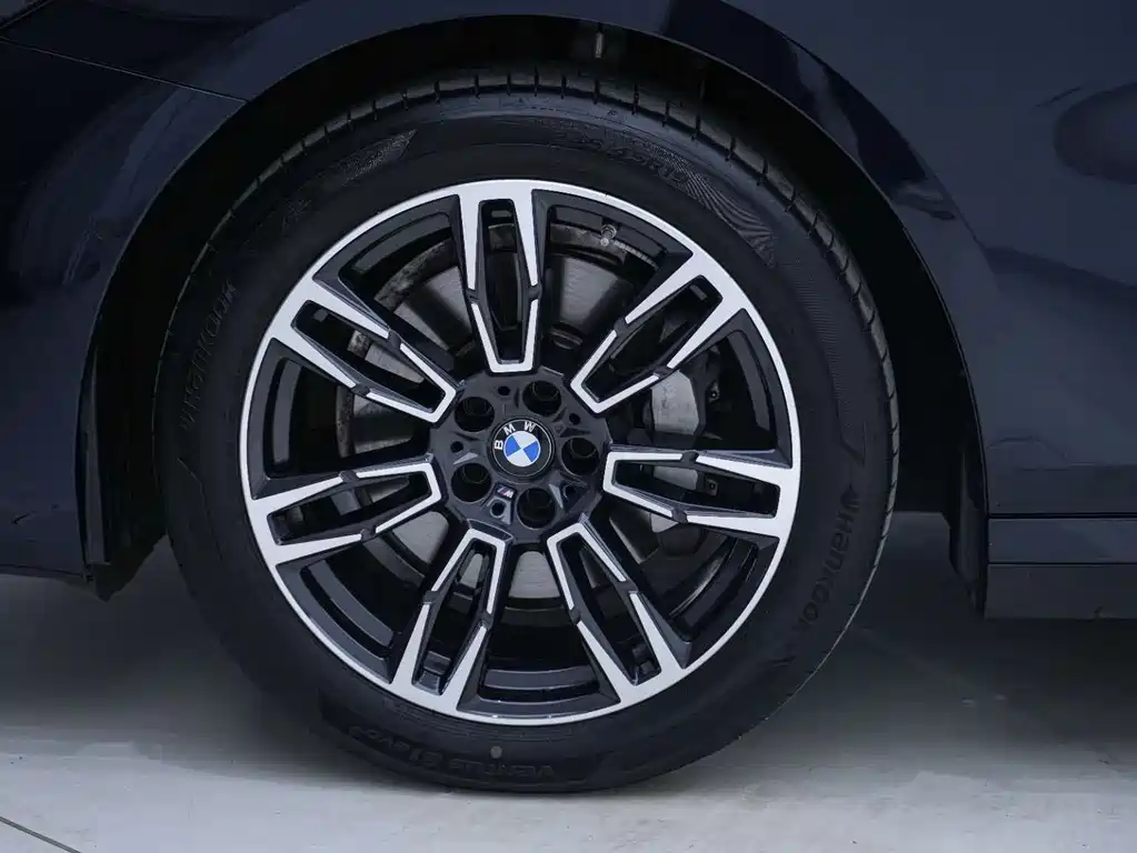 BMW 5 Series — миниатюра 15
