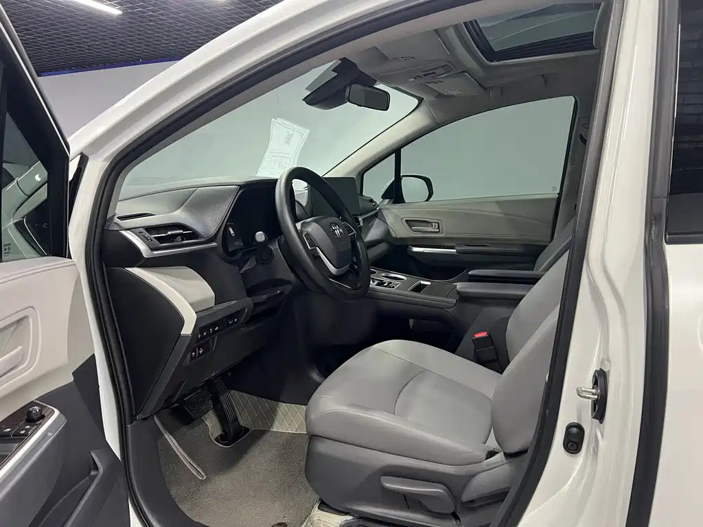 Toyota Granvia — миниатюра 6