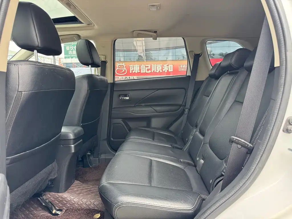 Mitsubishi Outlander (Import) — миниатюра 10