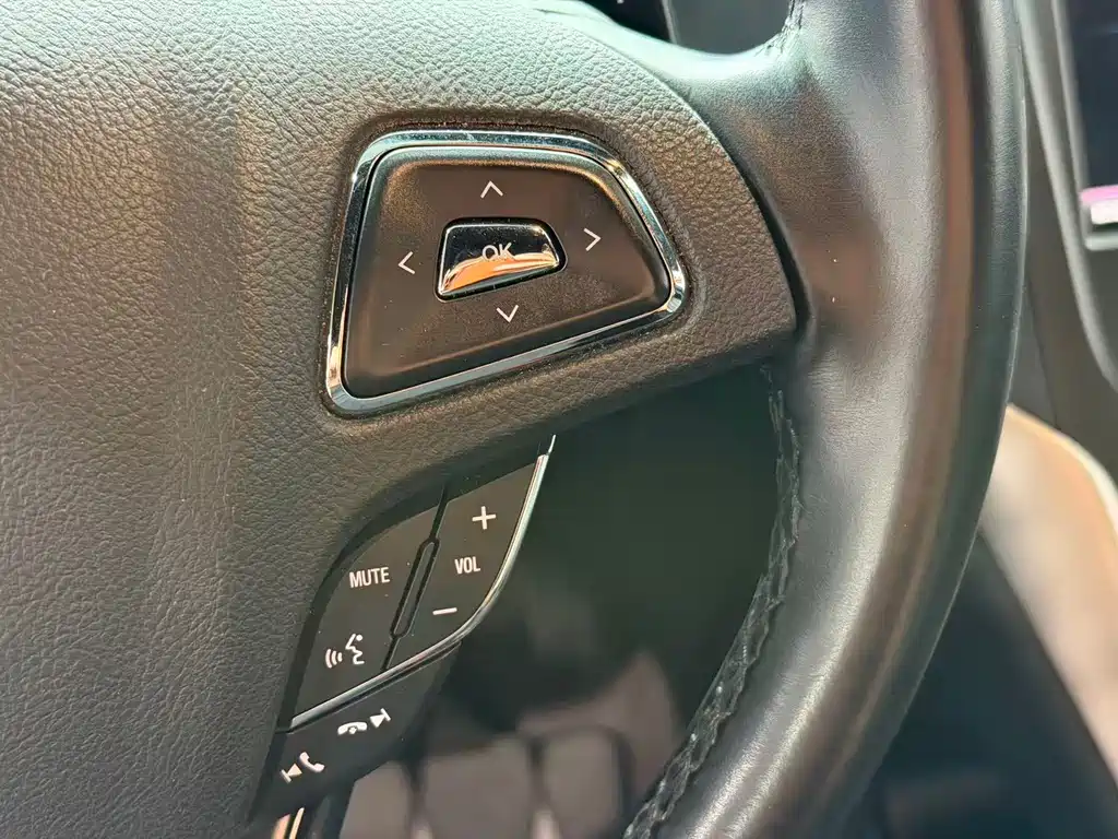 Lincoln MKC — миниатюра 12