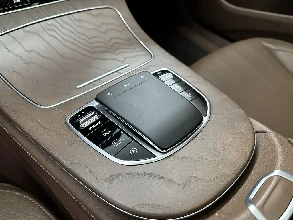 Mercedes-Benz E-Class 2023 — фото 18
