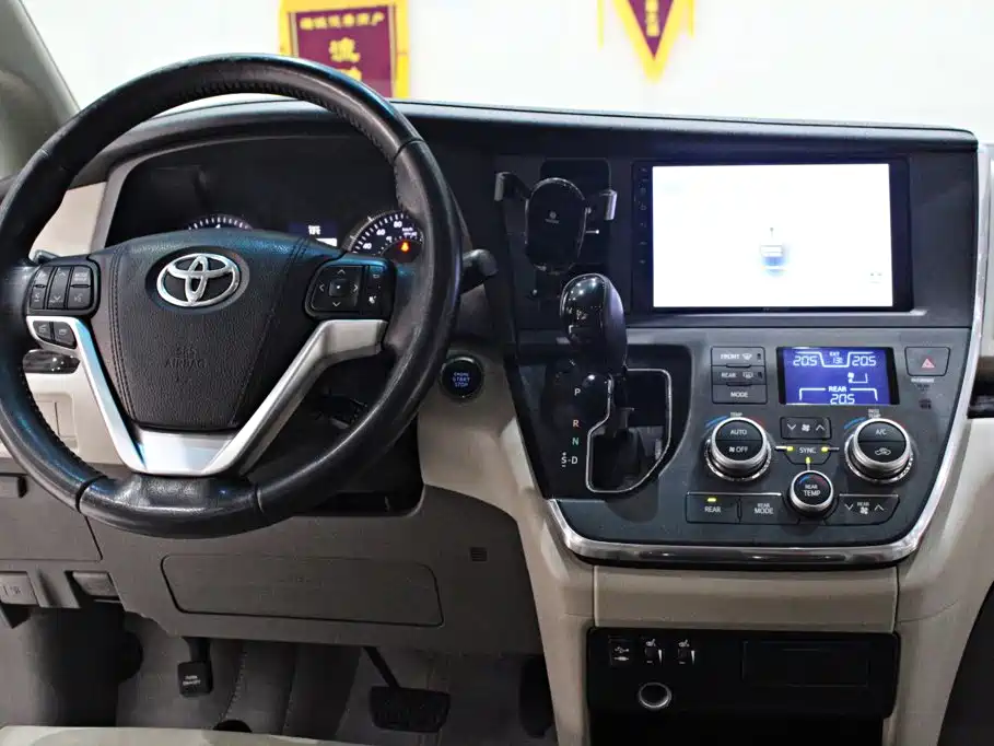 Toyota Sienna — миниатюра 9