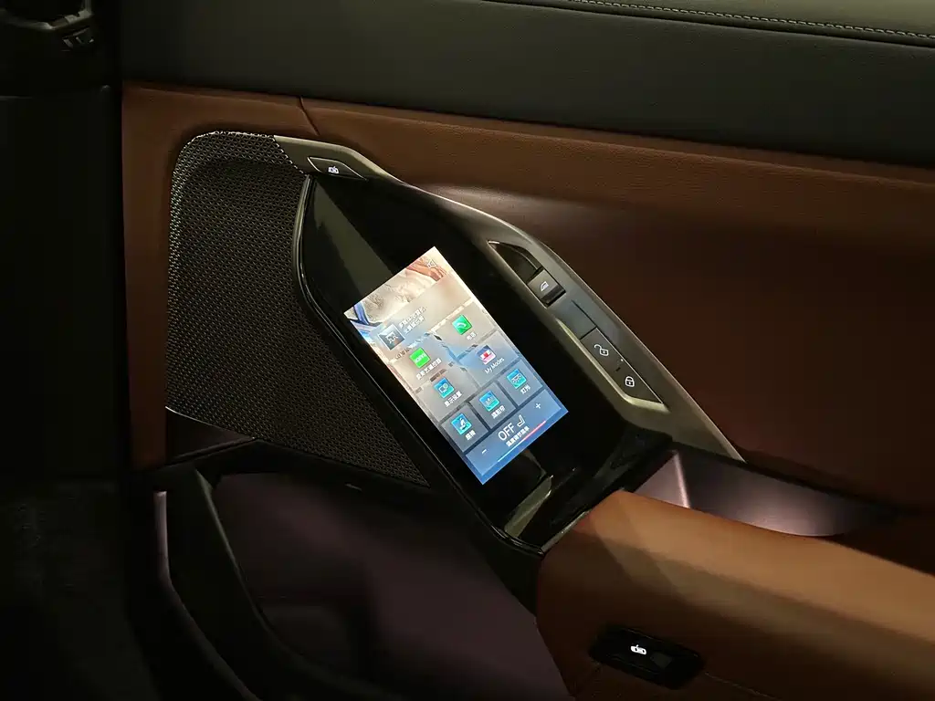 BMW i7 — миниатюра 18