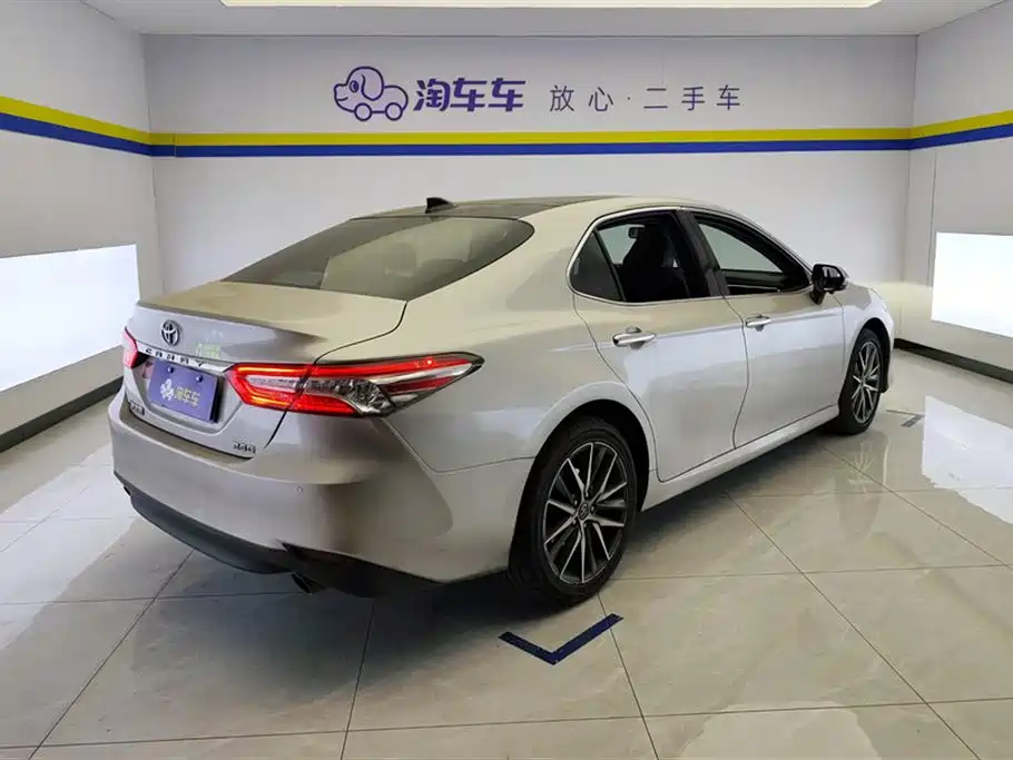 TOYOTA CAMRY