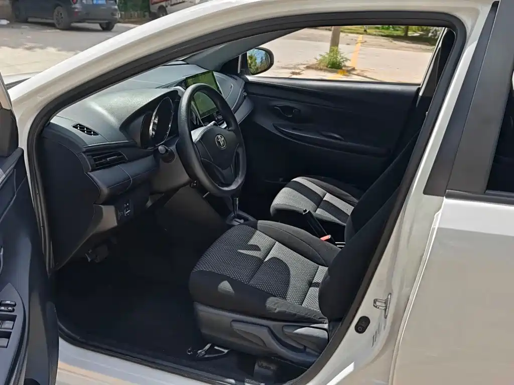 Toyota Vios FS — миниатюра 6