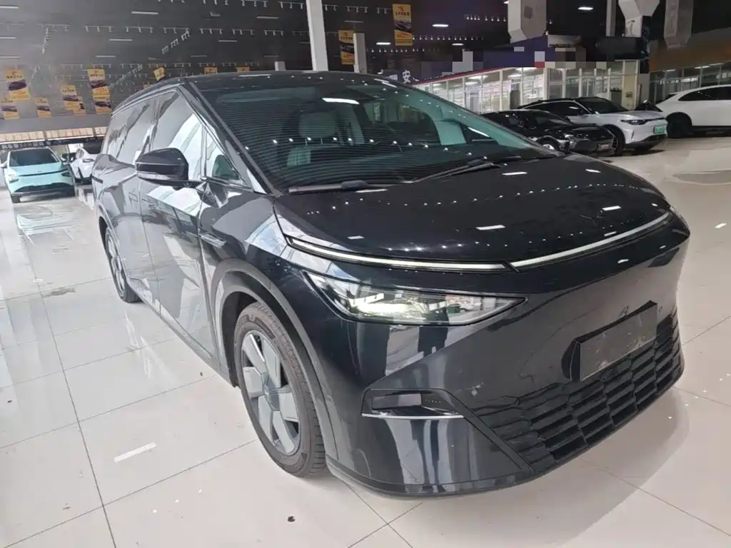 XPeng X9 — миниатюра 4