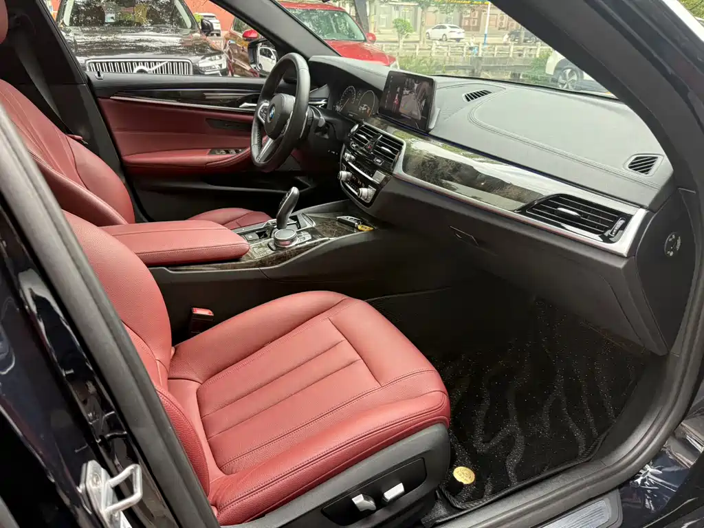 BMW 5 Series — миниатюра 12