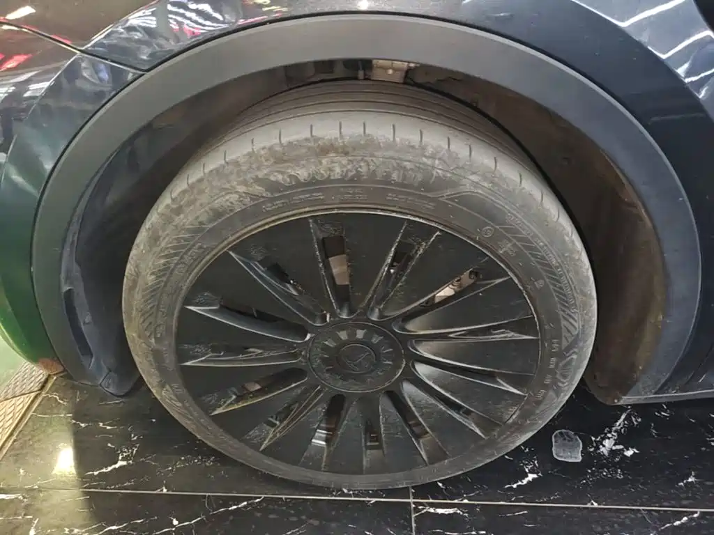 Tesla Model Y — миниатюра 23