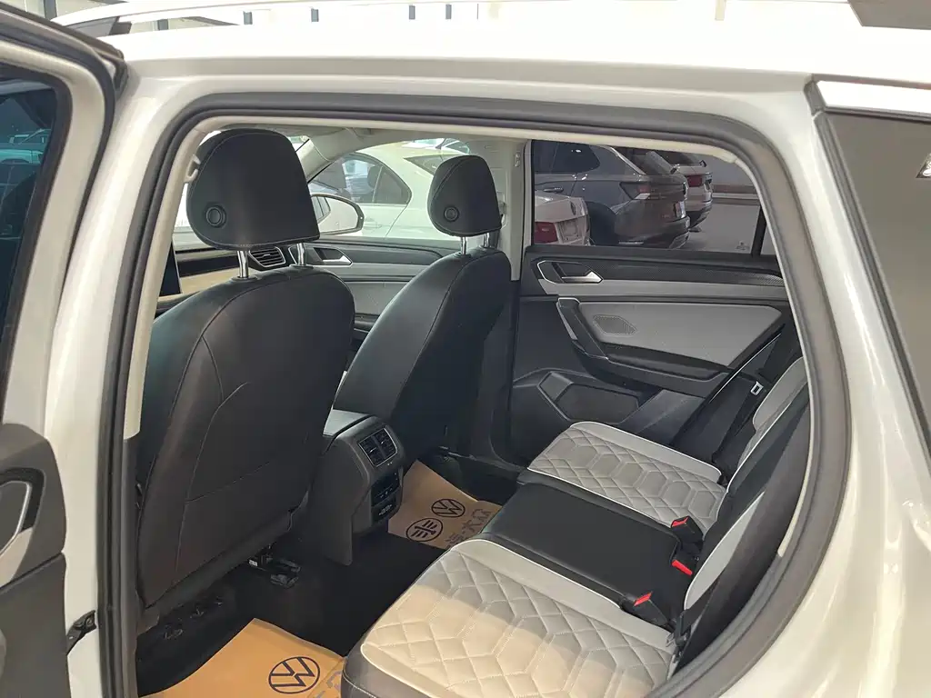 Volkswagen Tayron 2023 300TSI Luxury Plus