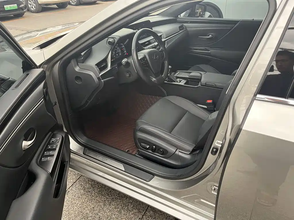Lexus ES — миниатюра 6