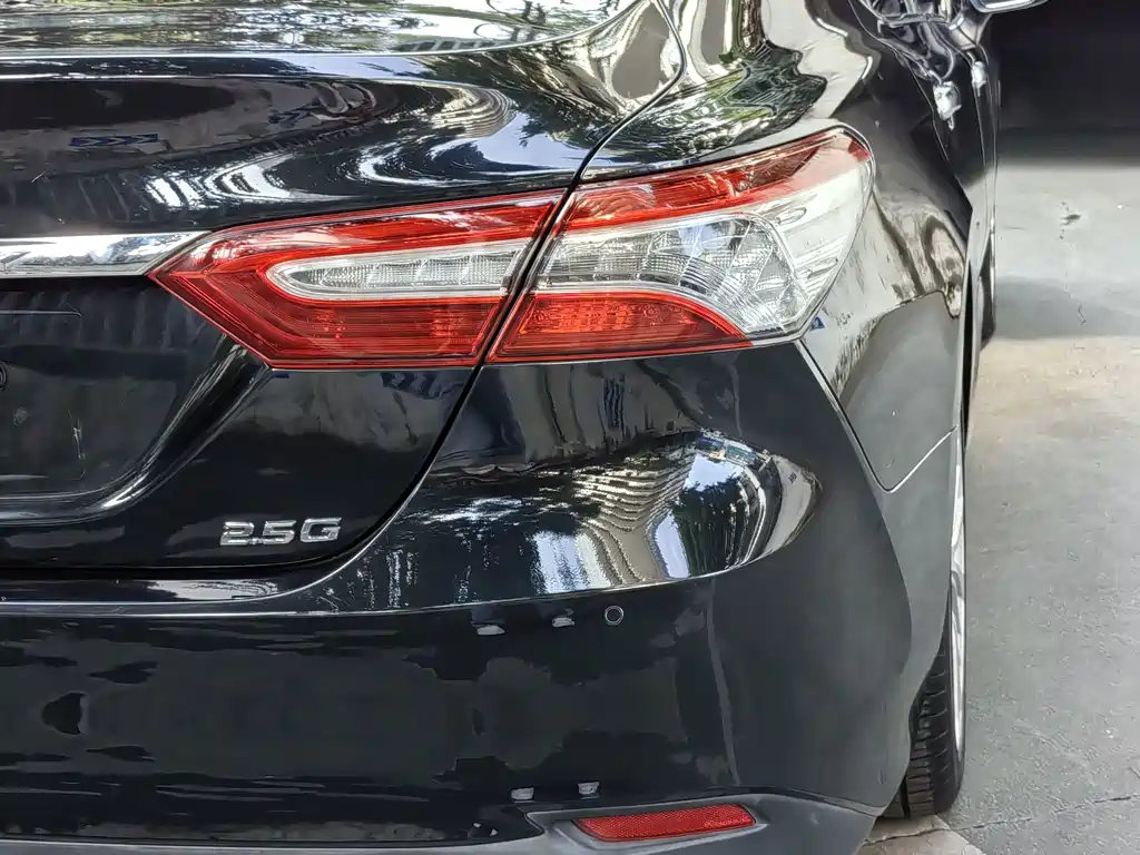 Toyota Camry — миниатюра 12