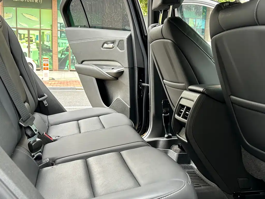 Cadillac XT4 — миниатюра 16