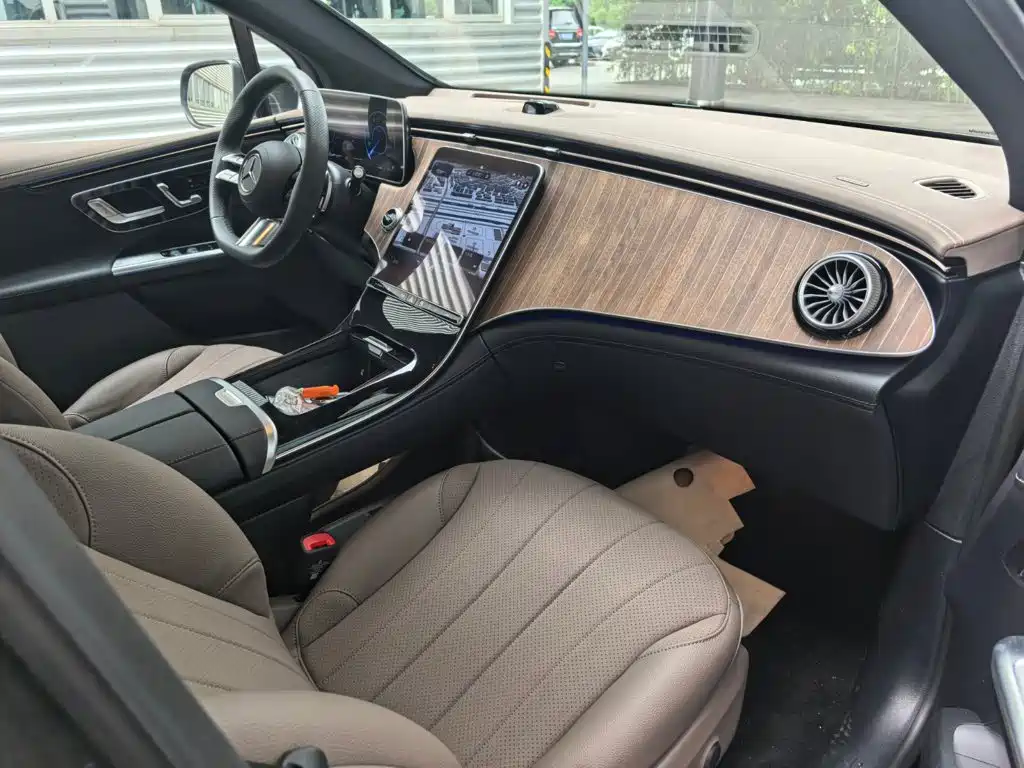 Mercedes-Benz EQE SUV — миниатюра 8