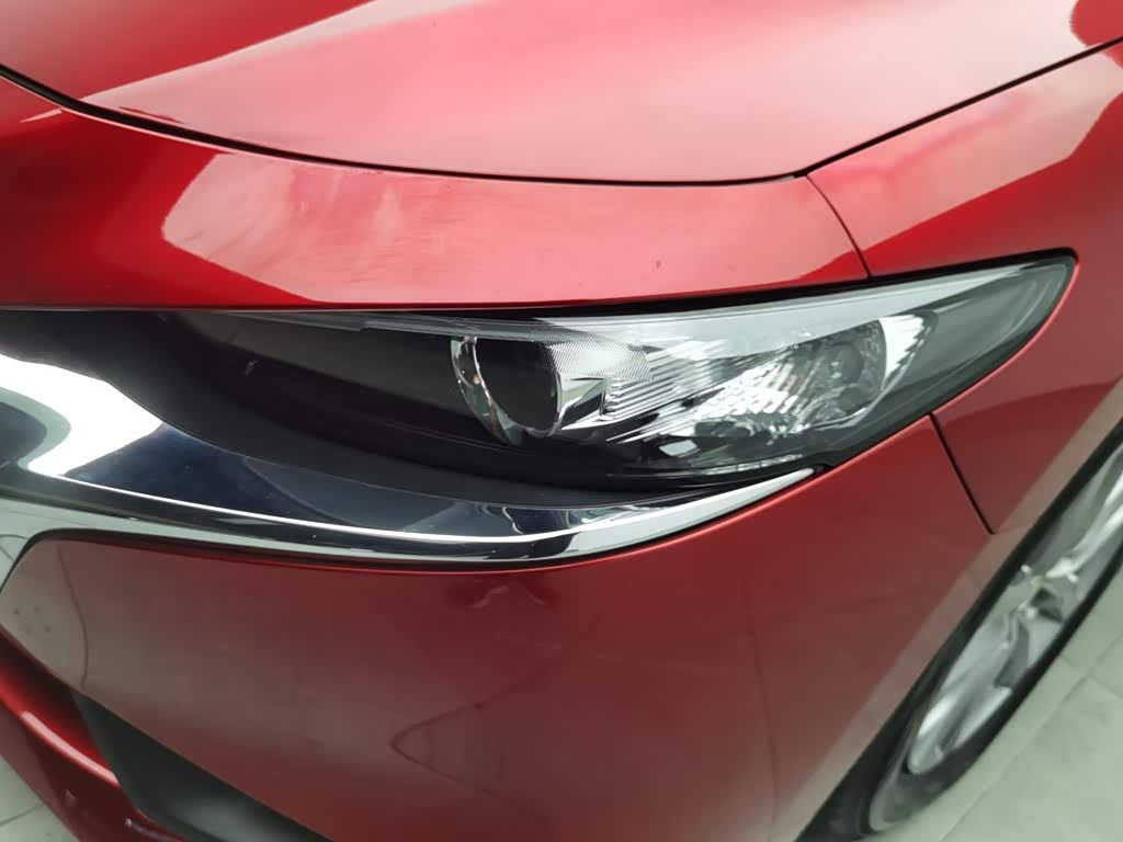 Mazda Mazda3 Axela 2.0 л 2022 г. красный/фиолетовый, пробег 21800 км