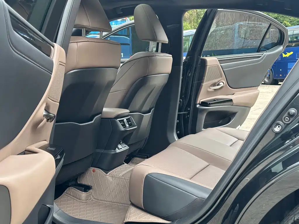Lexus ES 2023 200