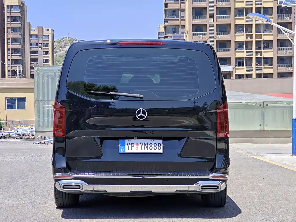 Mercedes-Benz Vito 2023 2.0T Elite 7 мест
