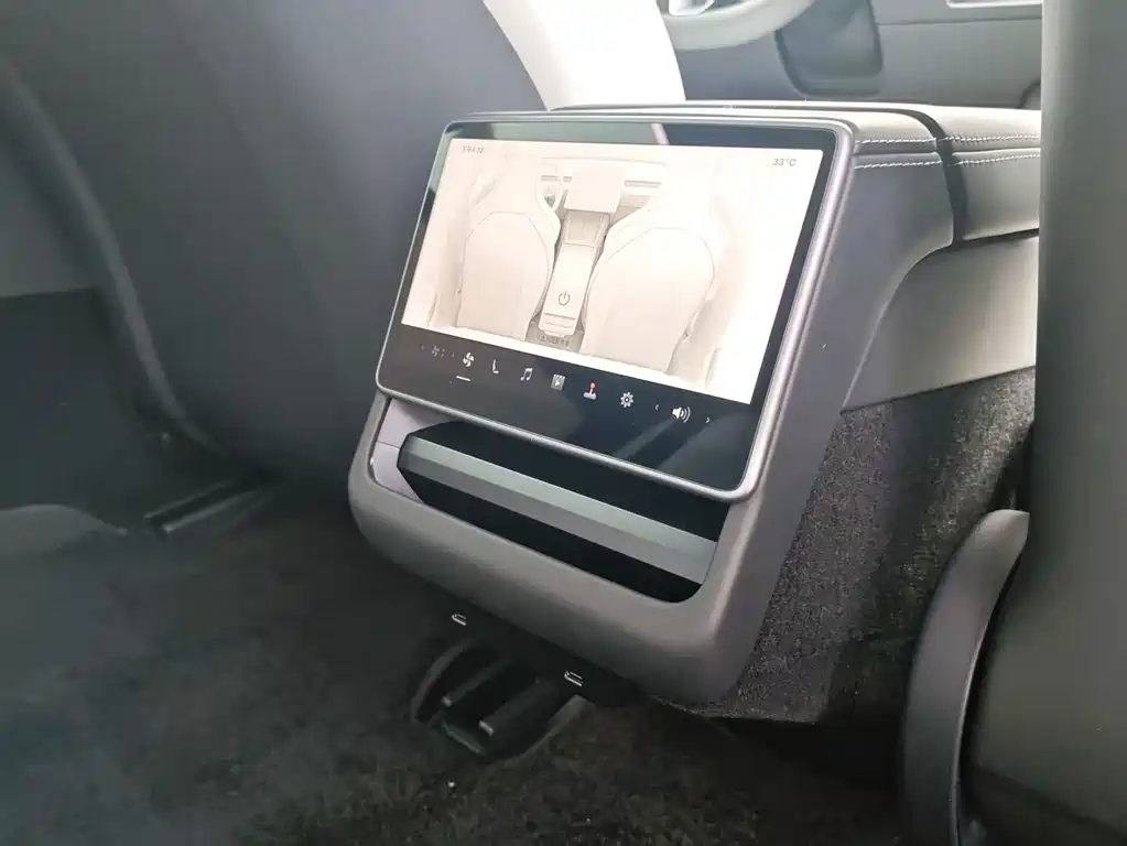 Tesla Model 3 — миниатюра 17